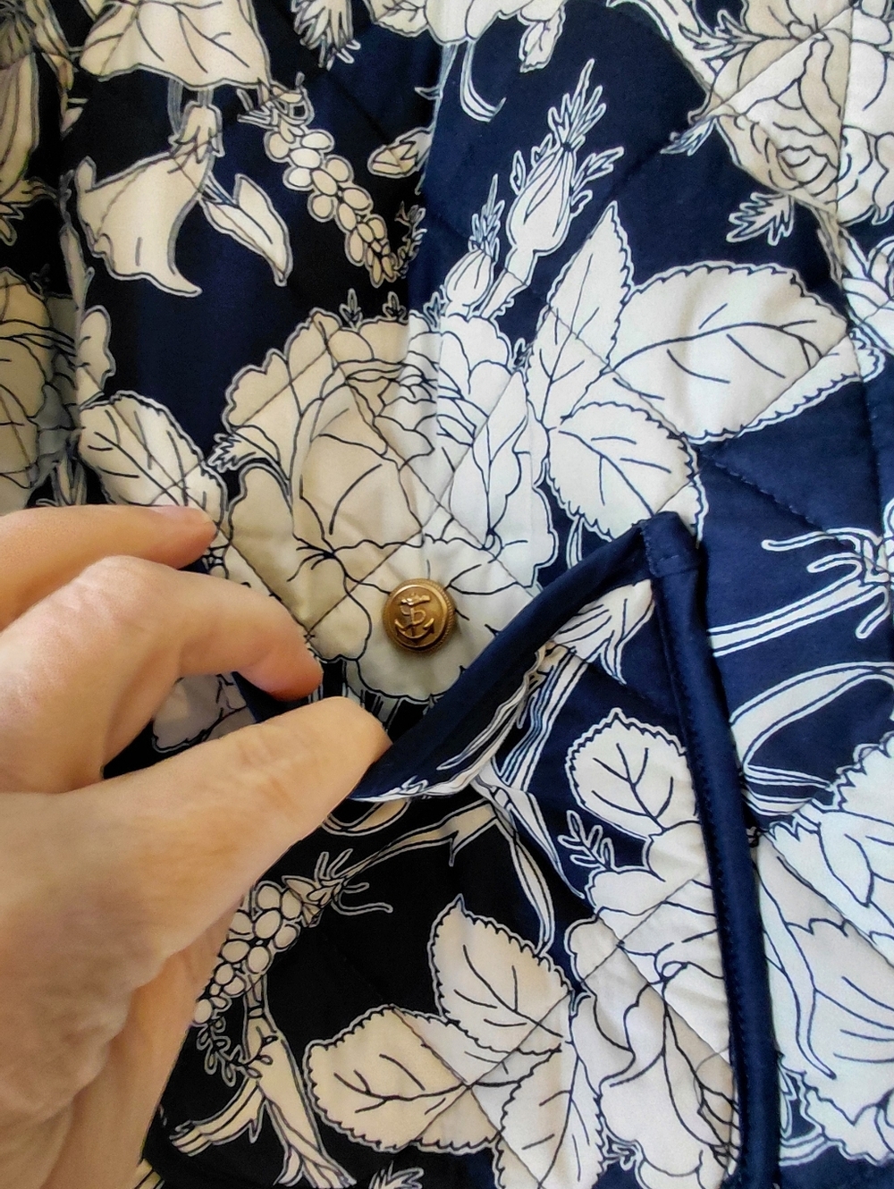 Navy Floral Quilted Crop Jacket - Picture 7 of 8